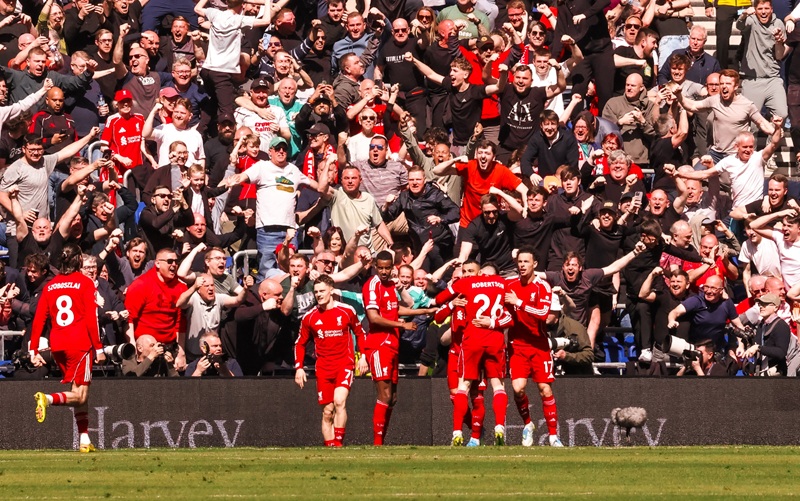 Skuad Liverpool Selebrasi Kemenangan Atas Everton Di Liga Inggris Holopis
