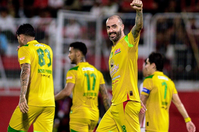 Skuad Persebaya Surabaya Saat Melawan Malut United Pada Lanjutan Super League Holopis