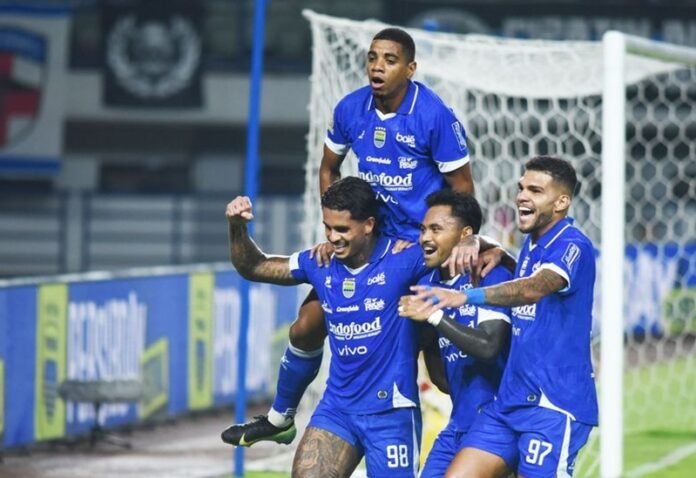 Skuad Persib Bandung Saat Selebrasi Gol Holopis