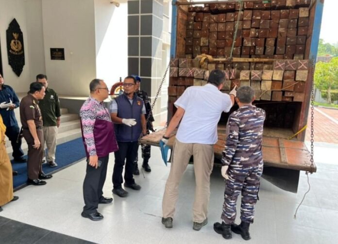 Tni Al Kayu Ulin Holopis