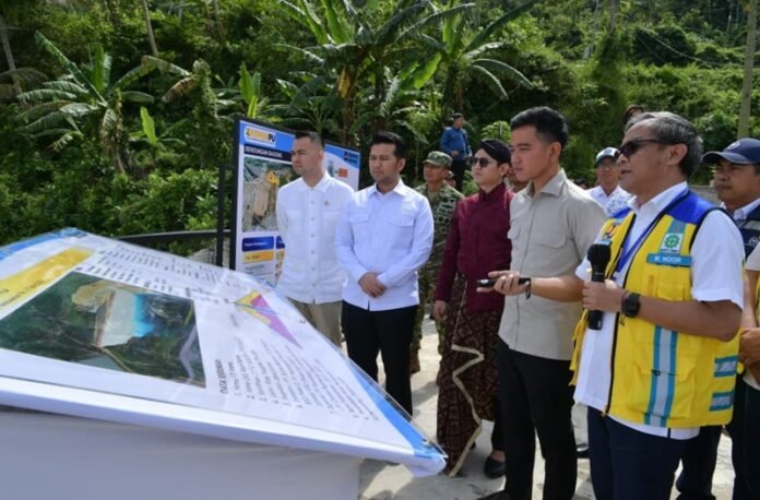 Wapres Gibran Di Trenggalek Holopis