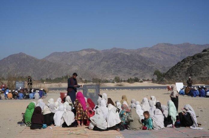 Warga Afganistan Holopis