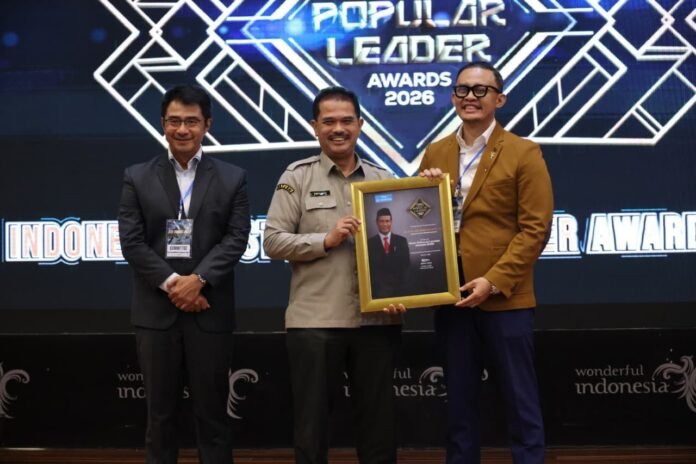 Mentan Amran Penghargaan Holopis