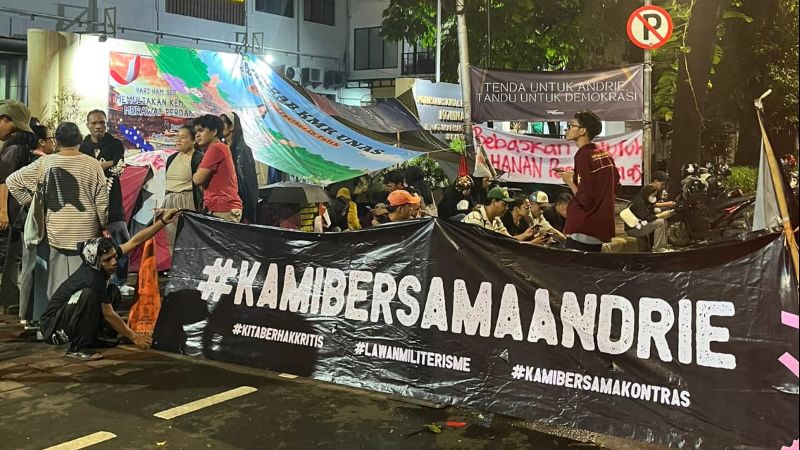 Aksi Dukung Andrie Yunus Holopis