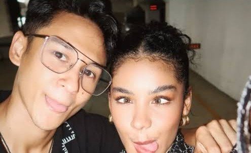 Holopis Tom Zendaya Lokal