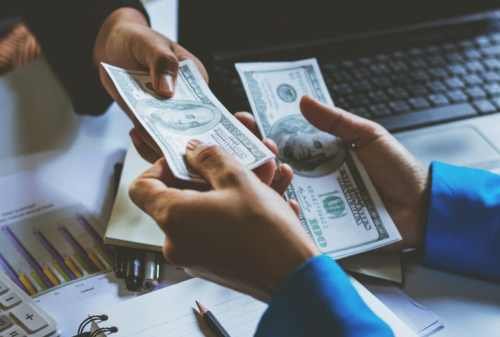 Beli dolar Holopis