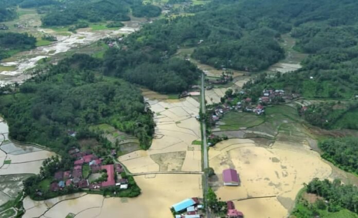 Banjir Tanah Datar Holopis