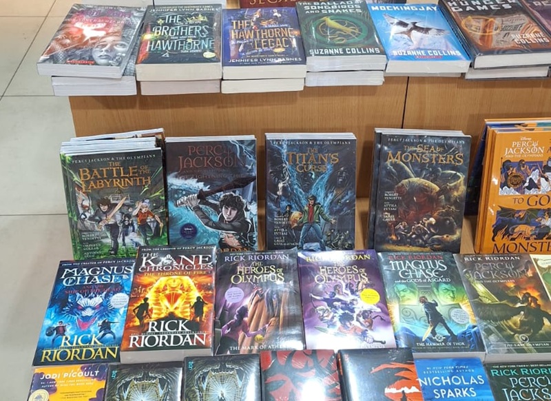 Buku Populer Holopis