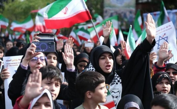 Demo Masyarakat Iran Holopis