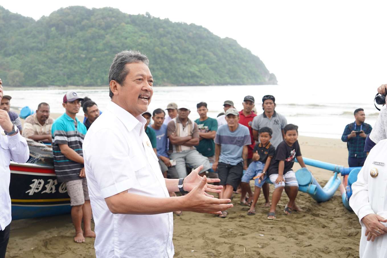 Menteri Kelautan dan Perikanan Holopis