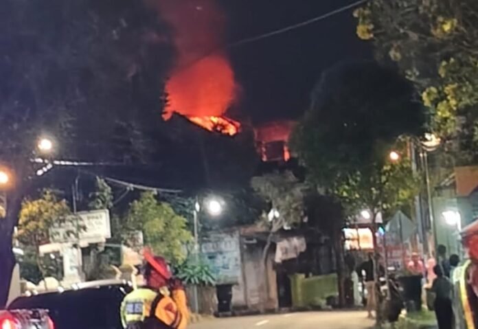 Kebakara Magetan Holopis
