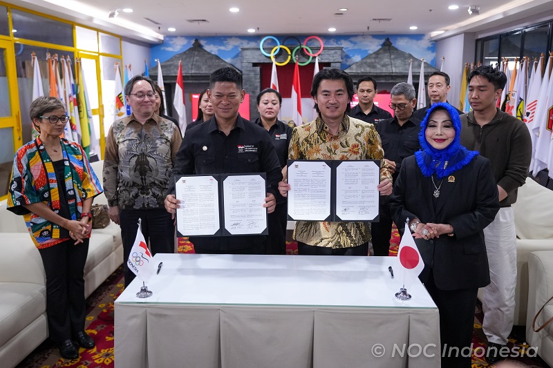 Ketua Umum Noc Indonesia Raja Sapta Oktohari Saat Menerima Tamu Kehormatan Kedutaan Jepang Holopis
