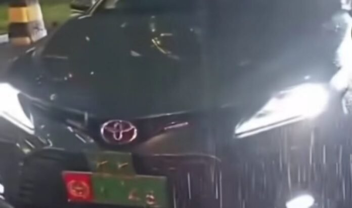 Mobil Dinas Tni Holopis