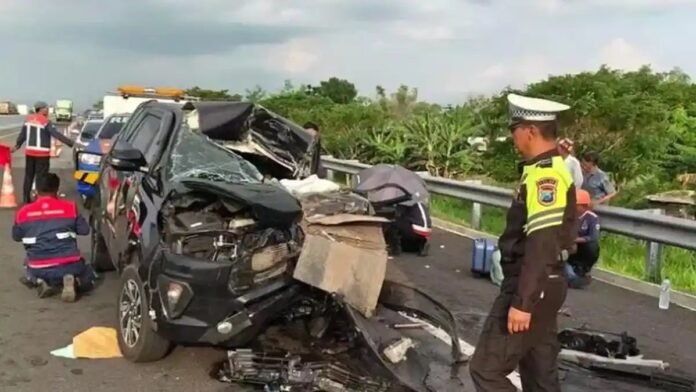 Mobil Gus Hilman Kecelakaan