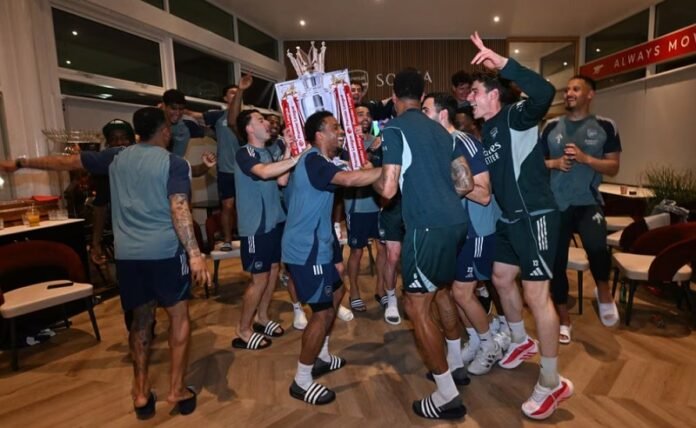 Momen Skuad Arsenal Merayakan Gelar Juara Liga Inggris 2025 2026 Secara Dini Holopis Momen Skuad Arsenal Merayakan Gelar Juara Liga Inggris 2025 2026 Secara Dini Holopis