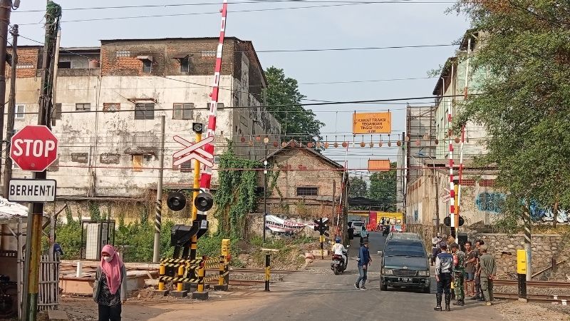 Palang Pintu Otomatis Holopis