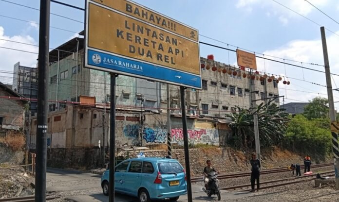 Perlintasan Sebidang Di Bekasi Holopis