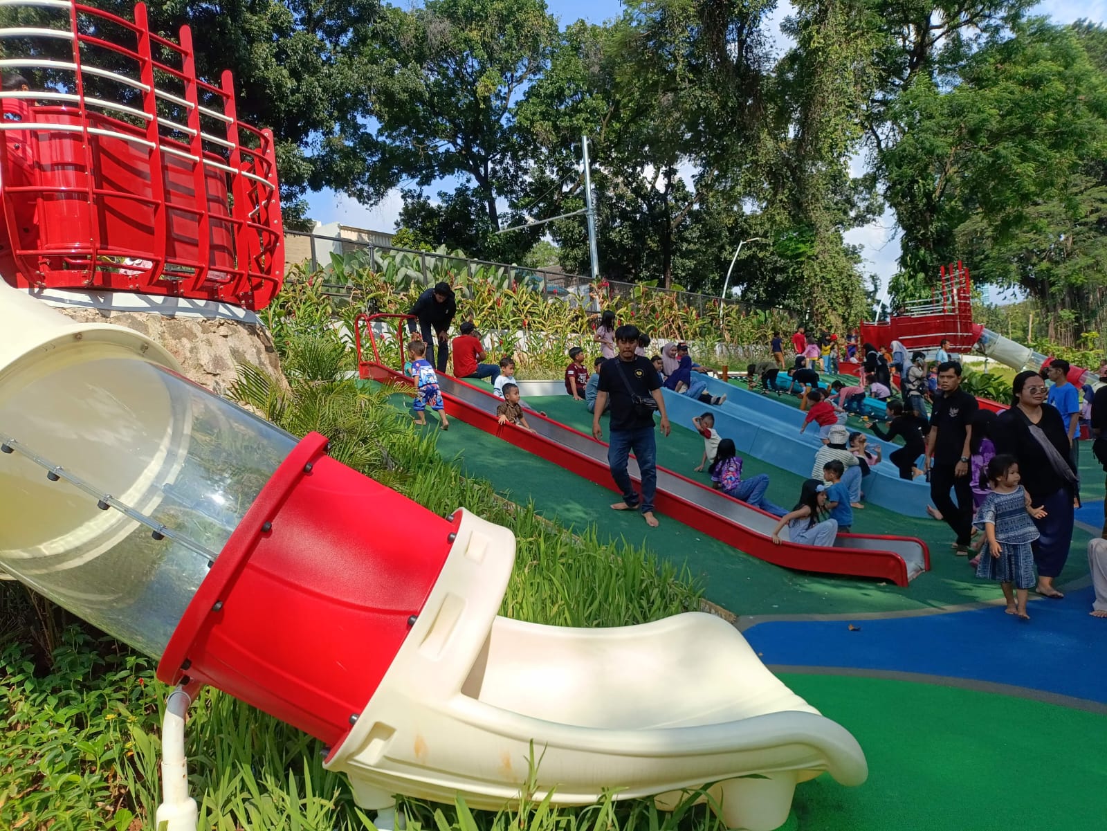 Playground Taman Bendera Holopis