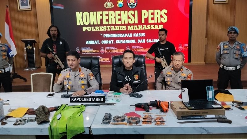 Polrestabes Makassar Holopis 1