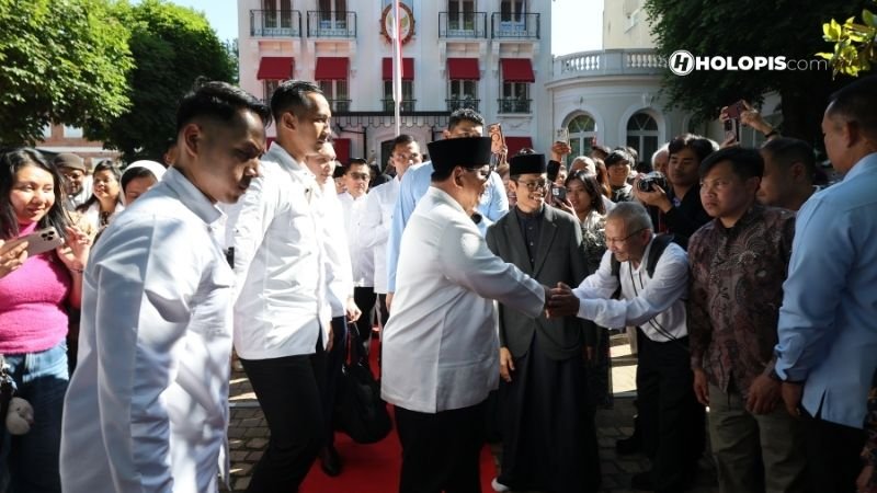 Prabowo Salat Iduladha Di Paris Holopis 2 Prabowo Salat Iduladha Di Paris Holopis 2