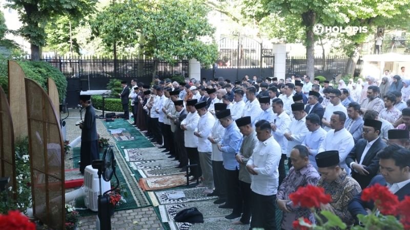 Prabowo Salat Iduladha Di Paris Holopis 4 Prabowo Salat Iduladha Di Paris Holopis 4