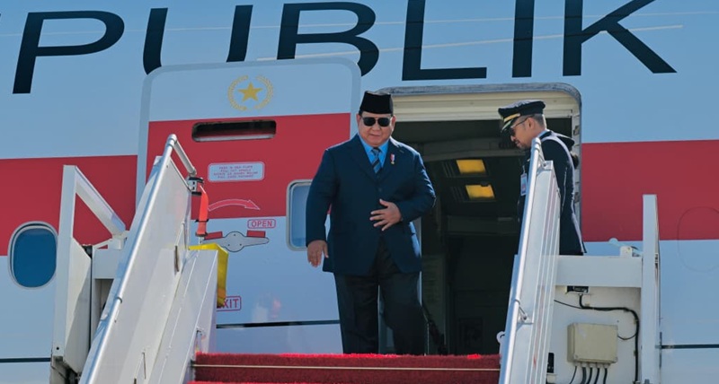 Presiden Prabowo Subianto Saat Tiba Di Paris Prancis Dalam Agenda Kunjungan Resmi Kenegaraan Holopis
