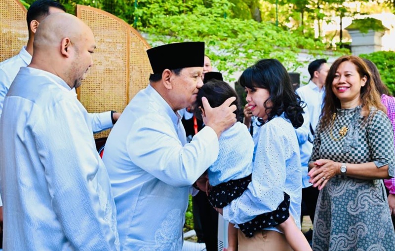 Presiden Prabowo Di Paris 2 Holopis