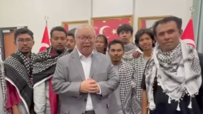 Relawan Global Sumud Flotilla Holopis