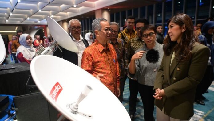 Satelit Nusantara Lima Holopis