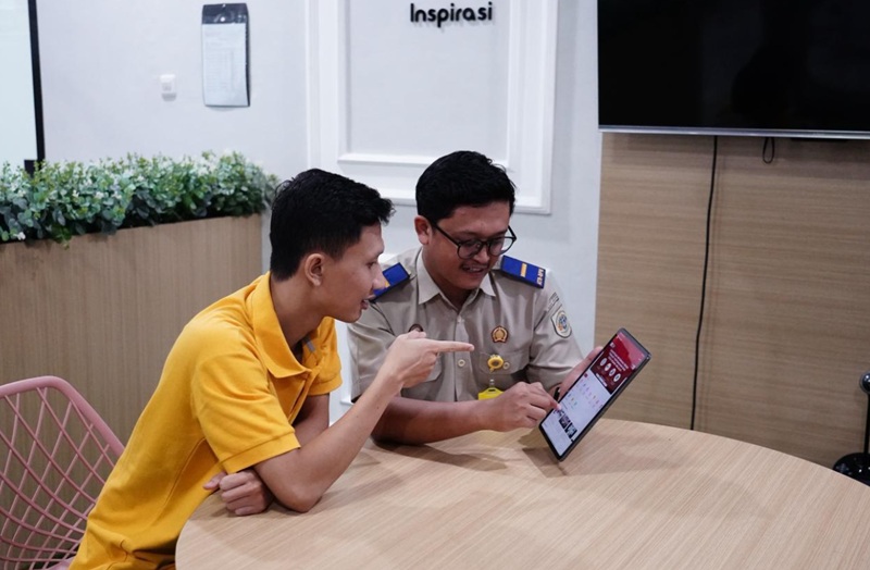 Sentuh Tanahku Holopis