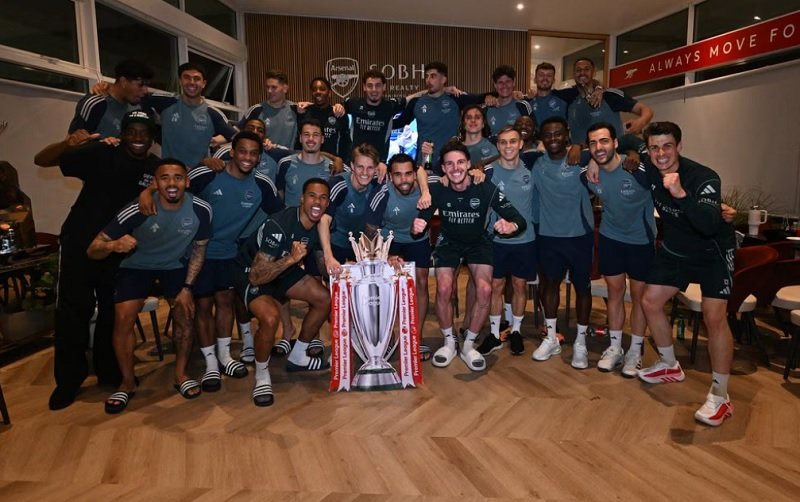 Skuad Arsenal Merayakan Juara Liga Inggris Secara Dini Holopis
