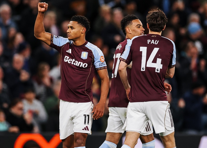 Skuad Aston Villa Saat Selebrasi Gol Lawan Liverpool Di Lanjutan Liga Inggris Holopis