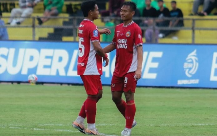 Skuad Semen Padang Saat Kandas Di Tangan Persebaya Surabaya Pada Lanjutan Super League Holopis