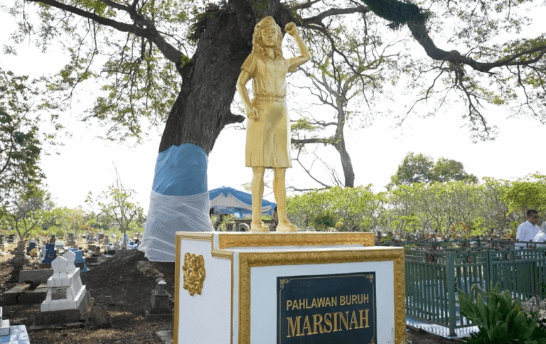 Tugu Patung Marsinah Di Nganjuk