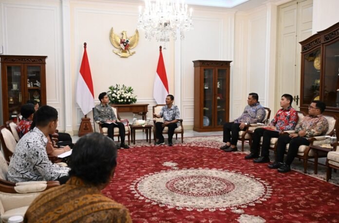 Wapres Gibran Rakabuming Holopis 2