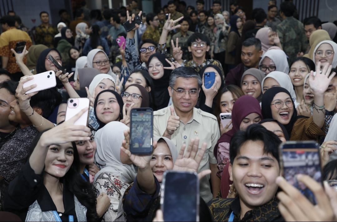 Yassierli Dan Peserta Magang Nasional