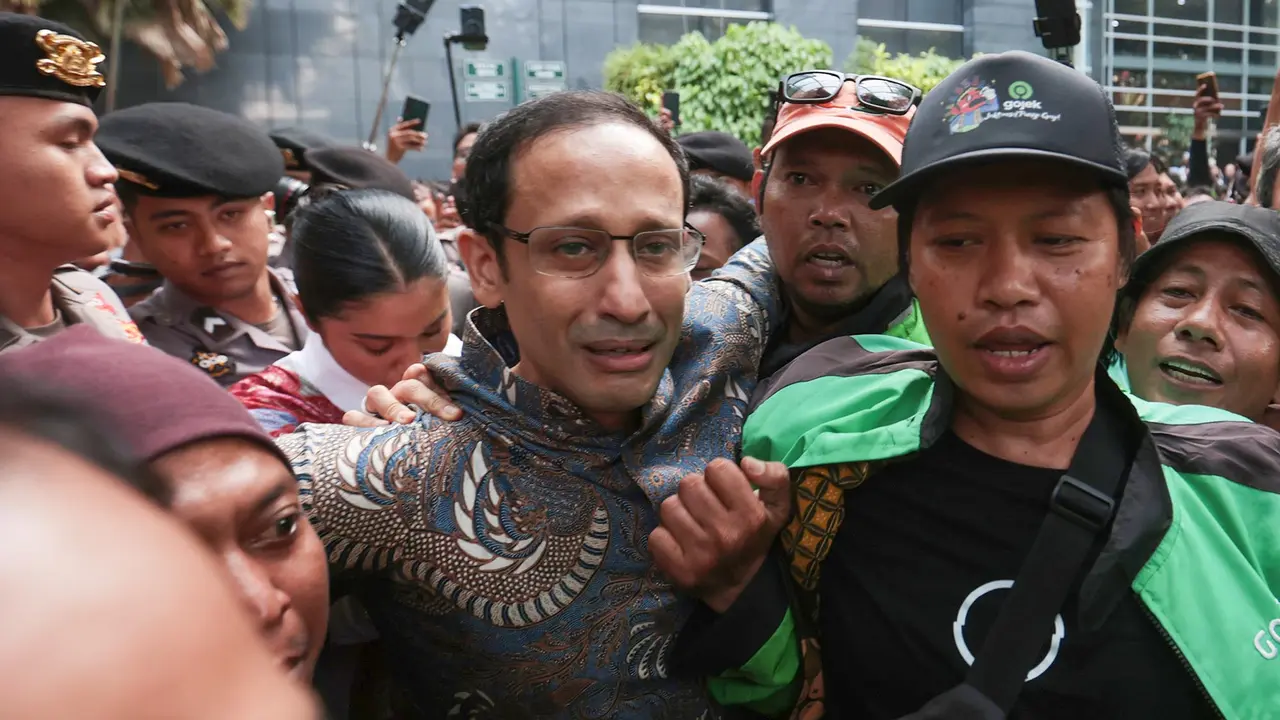 Nadiem Menangis Holopis