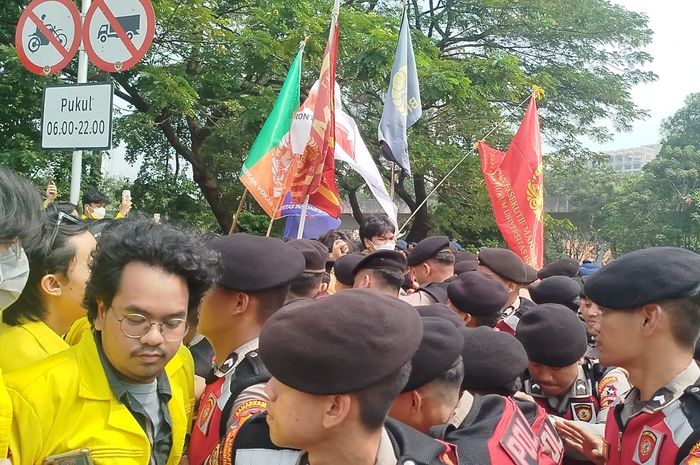 Mahasiswa UI Holopis