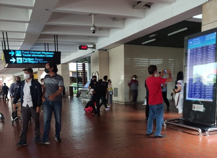 Bandara Husein Sastranegara Holopis