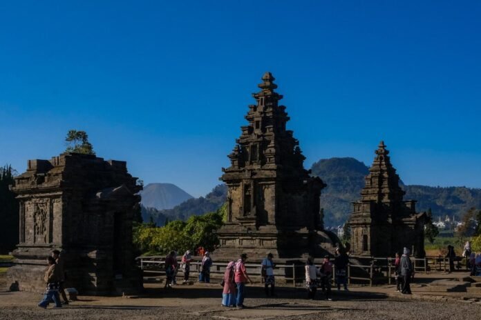 Candi Arjuna Holopis