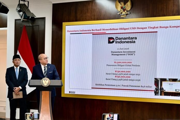 Chief Executive Officer Ceo Danantara Indonesia Rosan Roeslani Saat Memberikan Keterangan Di Depan Awak Media Holopis
