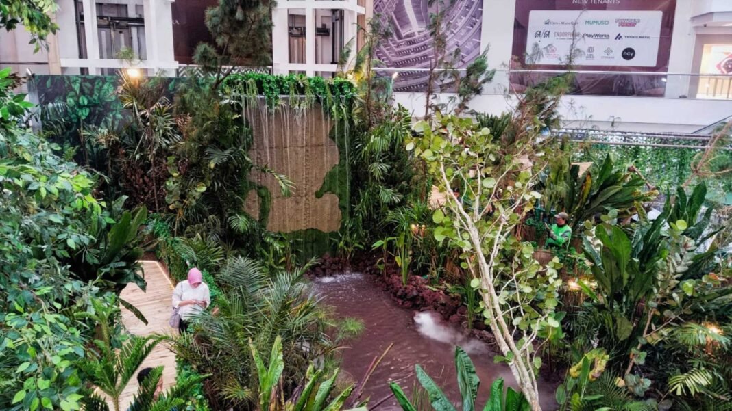 Hutan Di Dalam Mal Holopis 1 1 Hutan Di Dalam Mal Holopis 1 1
