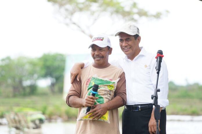 Mentan Amran dan Petani Holopis
