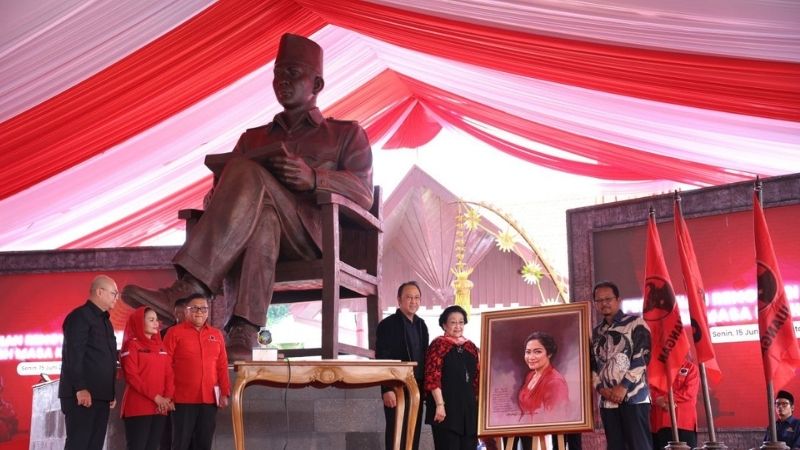 Istana Gebang Dan Patung Bung Karno Holopis