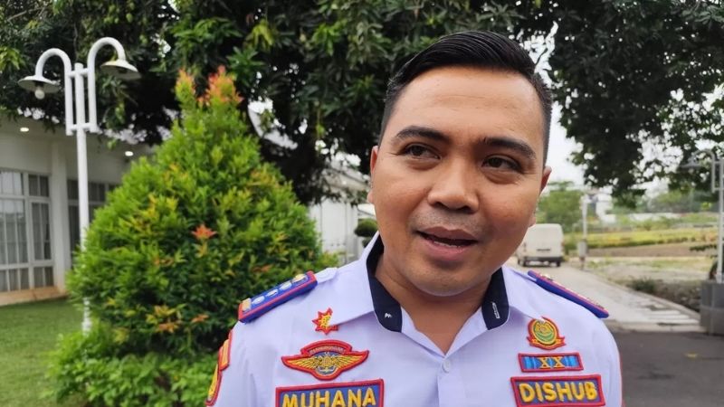 Kepala Dinas Perhubungan Kadishub Karawang Muhana Holopis