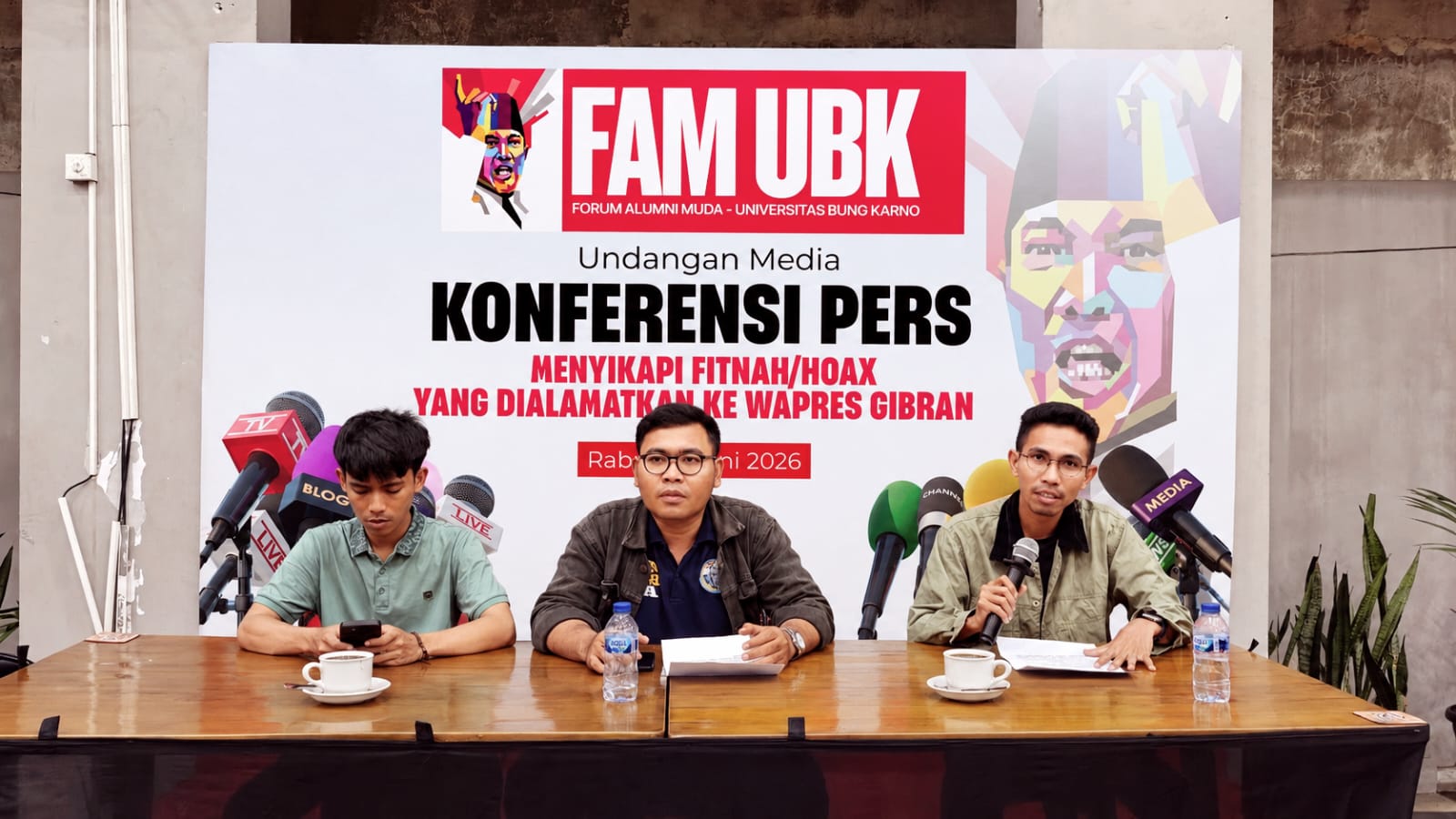 Konferensi Pers Fam Ubk