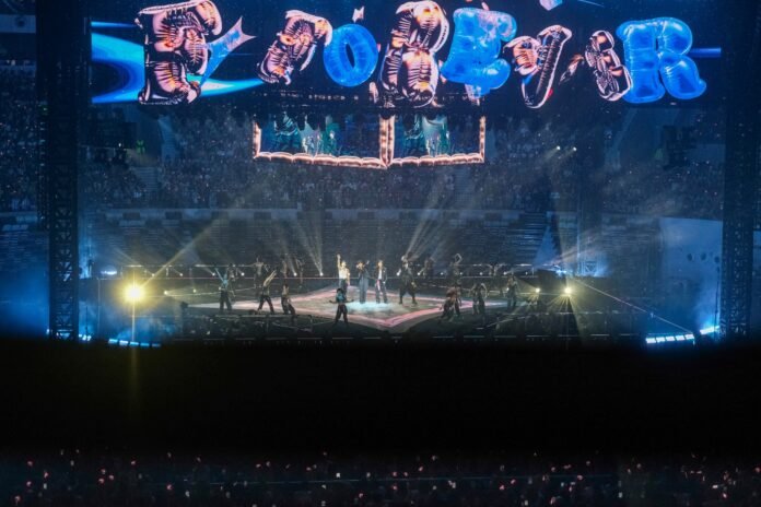 Konser F4 Holopis