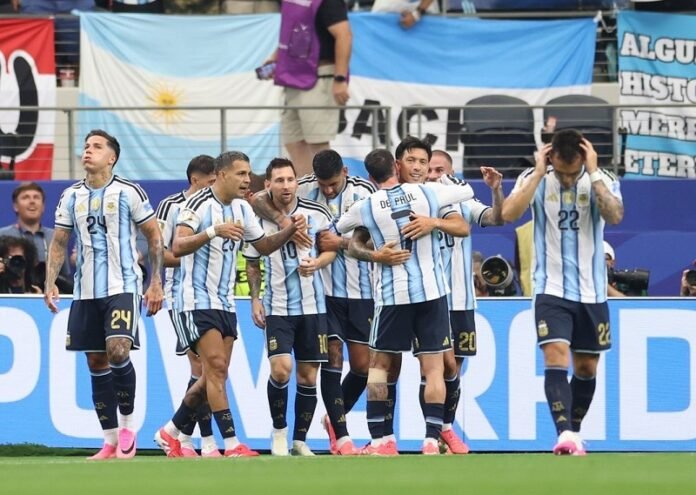 Lionel Messi Dan Skuad Timnas Argentina Saat Selebrasi Gol Lawan Austria Di Piala Dunia 2026 Holopis