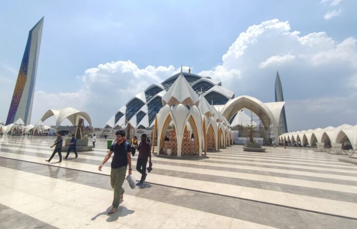 Masjid Raya Al Jaber Holopis