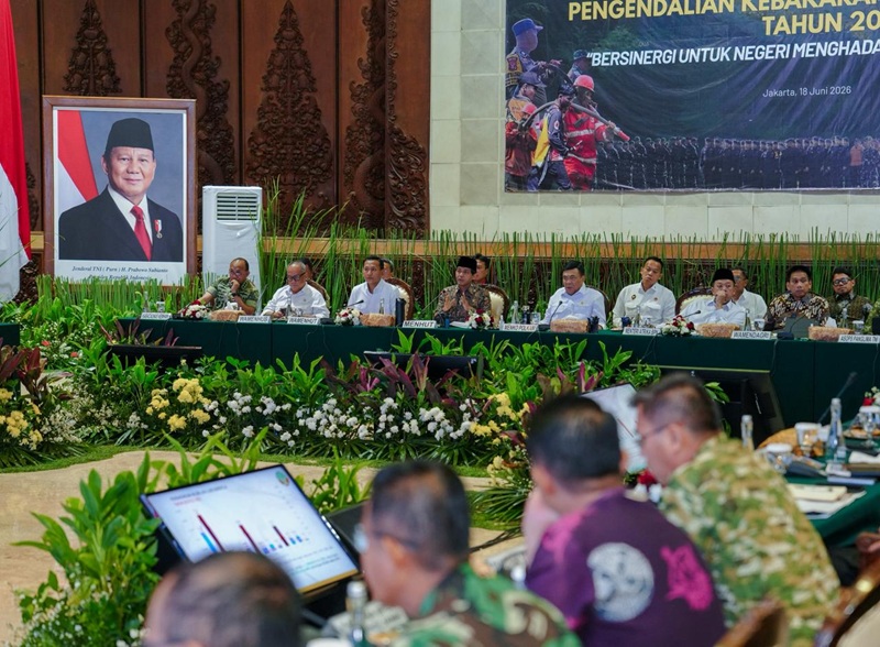 Menhut Raja Juli Saat Rapat Koordinasi Khusus Pengendalian Karhutla 2026 Holopis